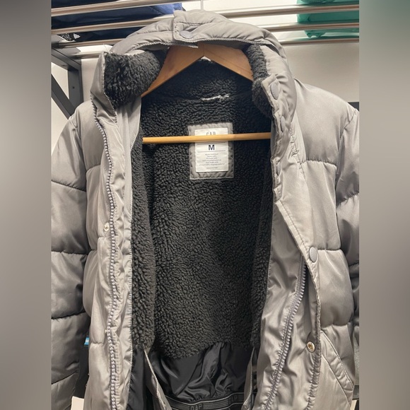 Gap boy size medium (8-9) puffer jacket color gray - Picture 7 of 9